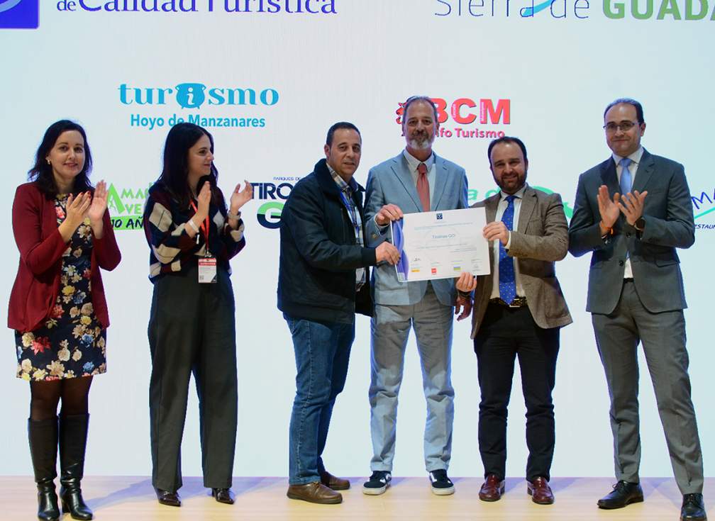 Entrega del diploma a Tirolinas Go!