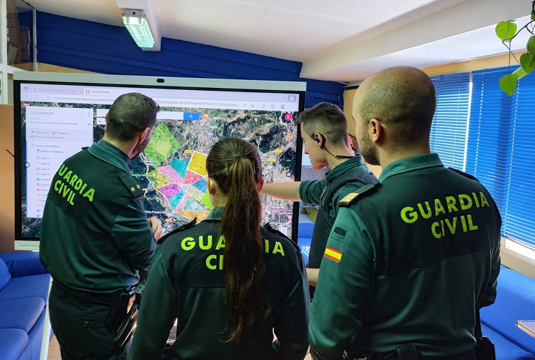 Guardia Civil en el puesto de mando avanzado