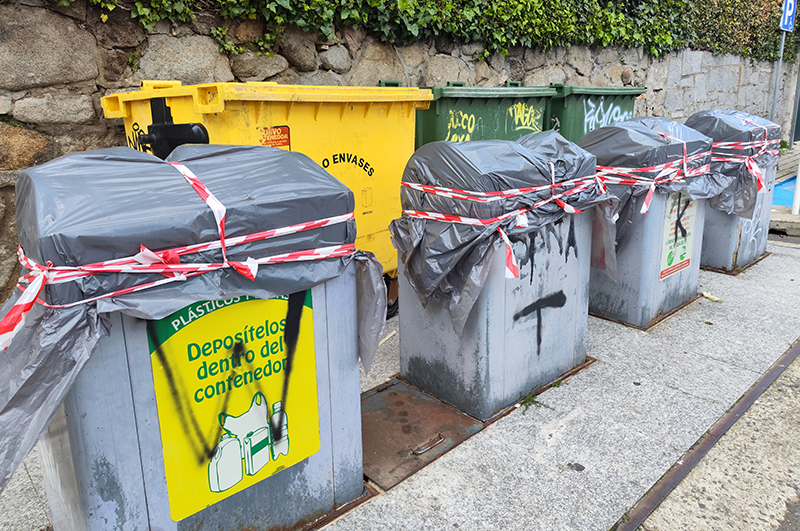 Contenedores soterrados en la calle Las Herrenes de Guadarrama