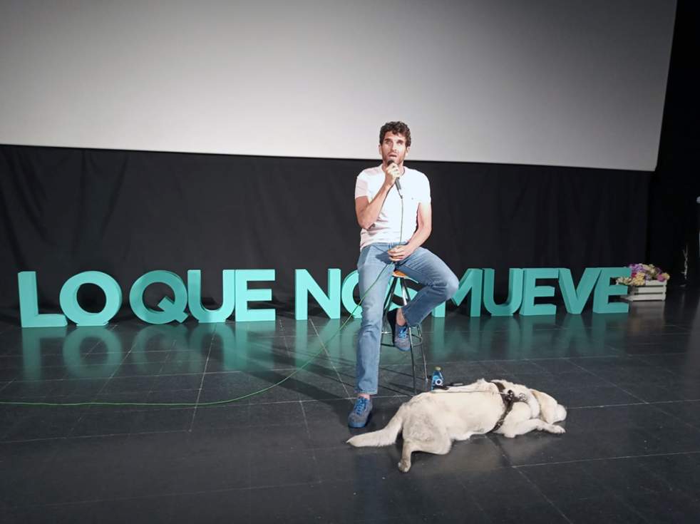 El triatleta ciego Jota García Serrano se reunió con los estudiantes del IES Guadarrama