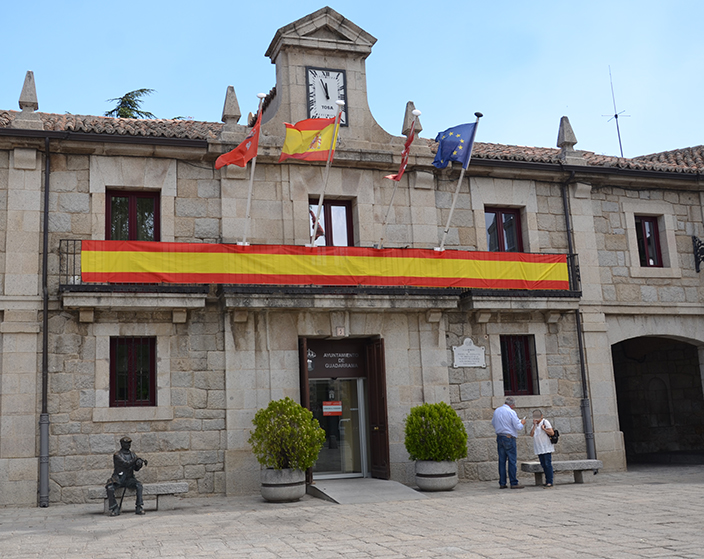 Entrada del Ayuntamiento de Guadarrama