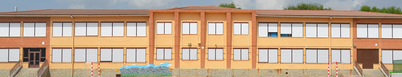 El ayuntamiento finaliza la renovación de las persianas del pabellón de Primaria en el Colegio Villa de Guadarrama