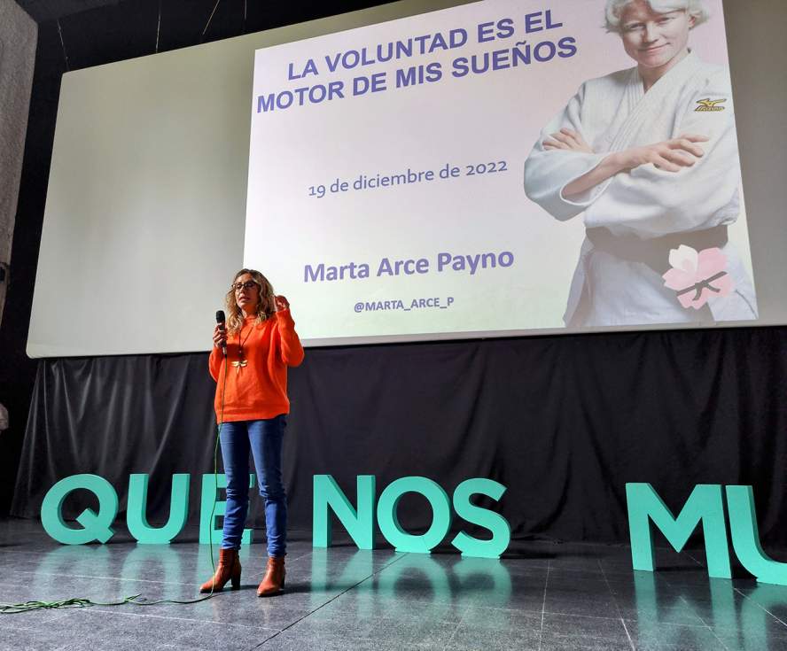 Imagen de la Concejala Laura Carrasco en la presentación de Marta Arce Payno