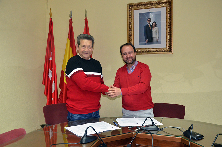 Ángel Benito cede al Ayuntamientod e GUadarrama el archivo fotográfico de su padre