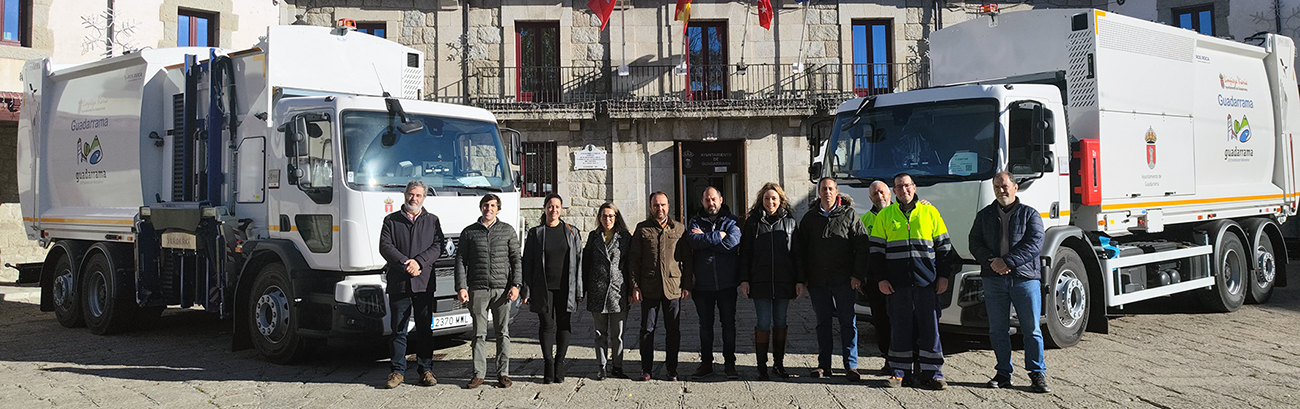 Dos nuevos vehículos de carga lateral se incorporan al servicio de recogida de residuos de Limpieza Viaria