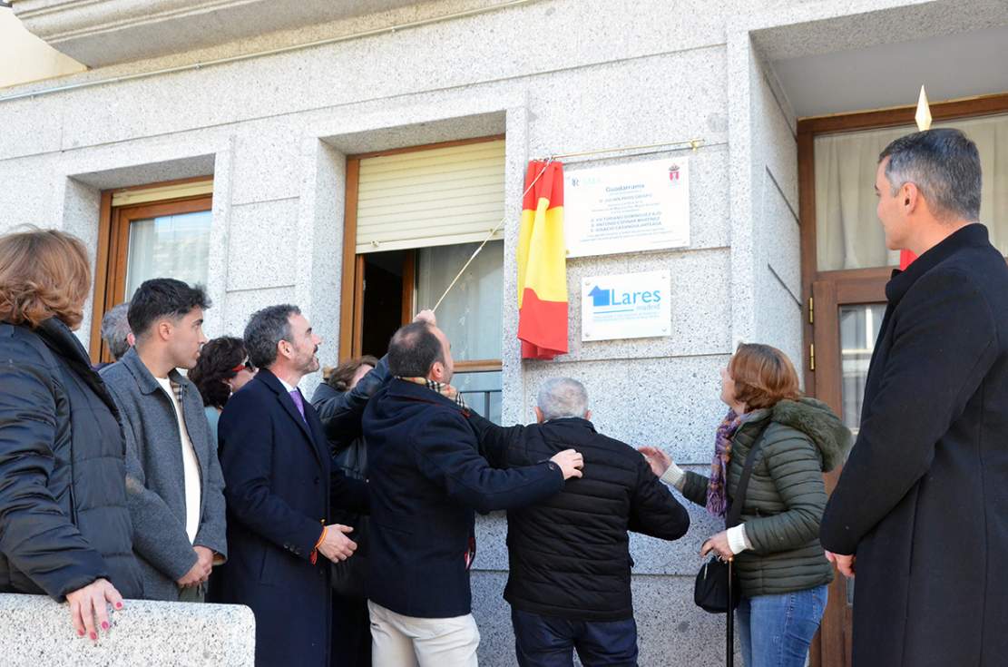 Placa homenaje de Guadarrama a los fundadores de la Residencia San Miguel Arcángel