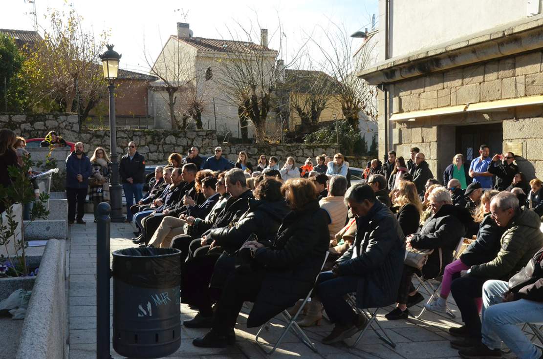 Placa homenaje de Guadarrama a los fundadores de la Residencia San Miguel Arcángel