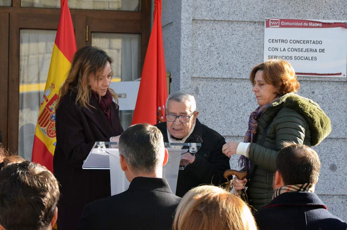 Placa homenaje de Guadarrama a los fundadores de la Residencia San Miguel Arcángel